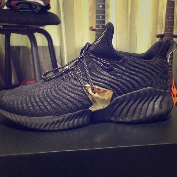 adidas alphabounce instinct black and gold